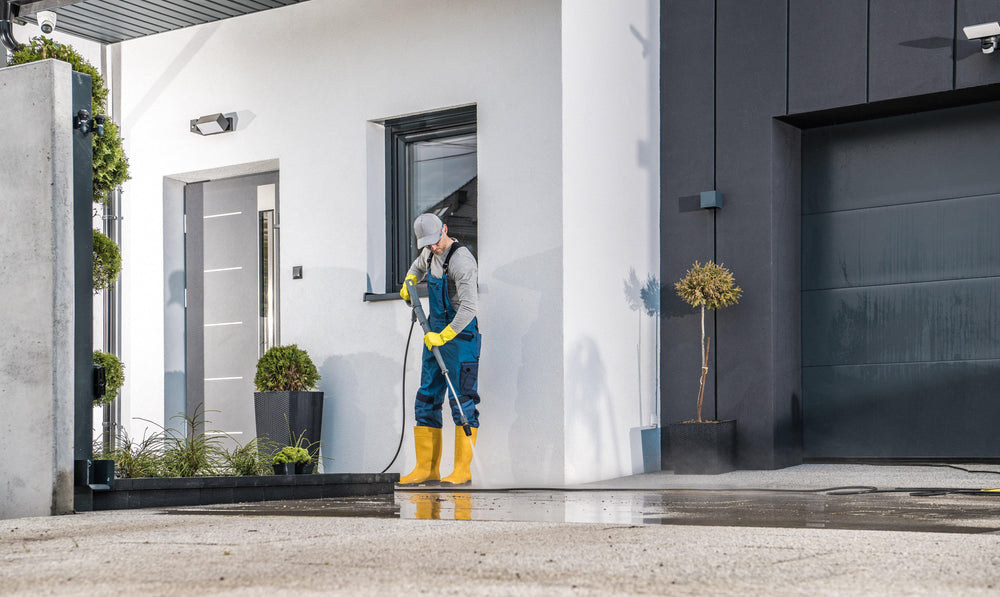 Outside Janitor What Product to Use to Clean Outside of the House?